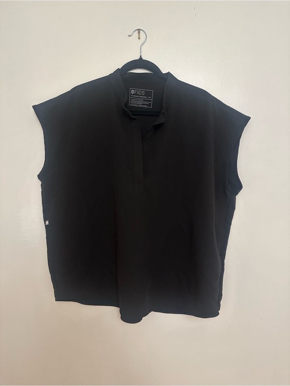 FIGS Technical Collection Black Sleeveless Polo Shirt w/ pockets
